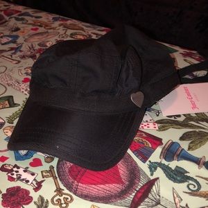 NWT JUICY COUTURE HAT, TIES IN BACK SO ADJUSTABLE
